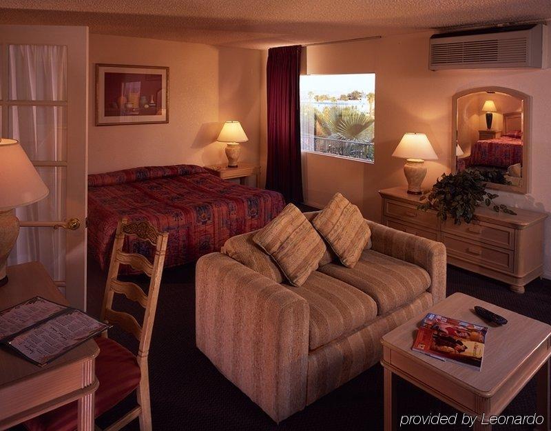 Desert Hot Springs Spa Hotel Номер фото